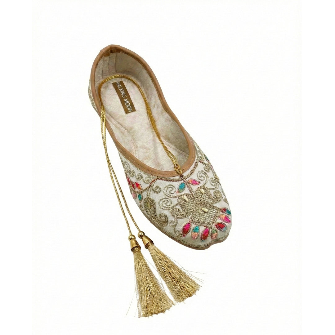 Cream Thread Work With Dorri Punjabi Jutti