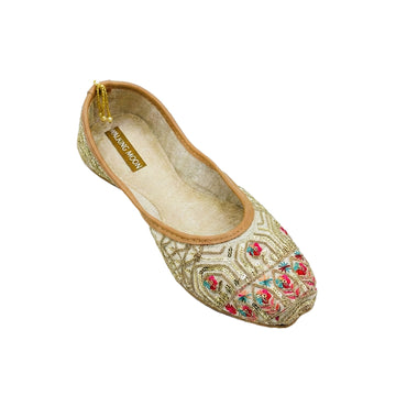 Cream Thread Work Punjabi Jutti