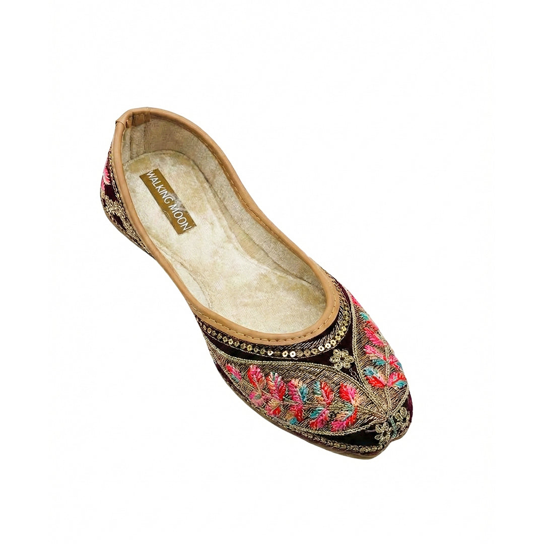 Maroon Thread Work Punjabi Jutti